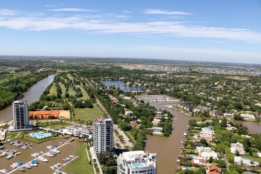 Fly over Buenos Aires by helicopter